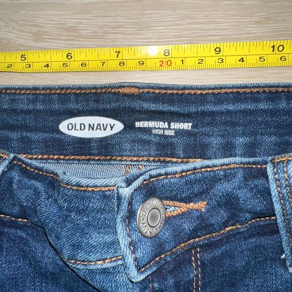 Old Navy High Rise Bermuda Short - Picture 2 of 7